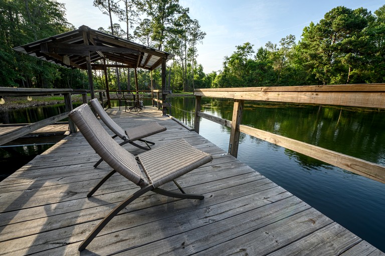 Historic Cabin with Lovely Garden and Pond Views in Claxton, Georgia