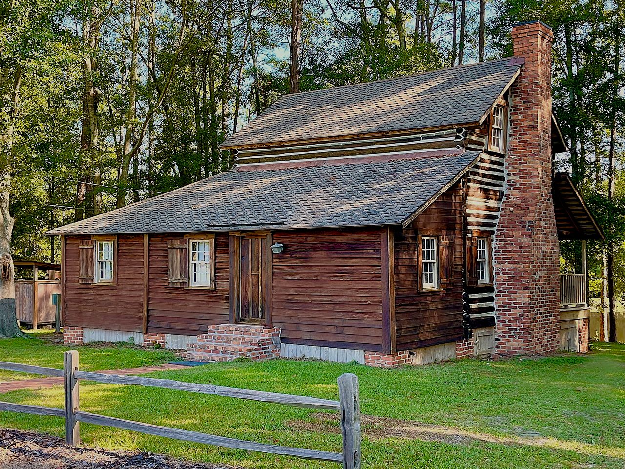 Cabins (United States of America, Claxton, Georgia)
