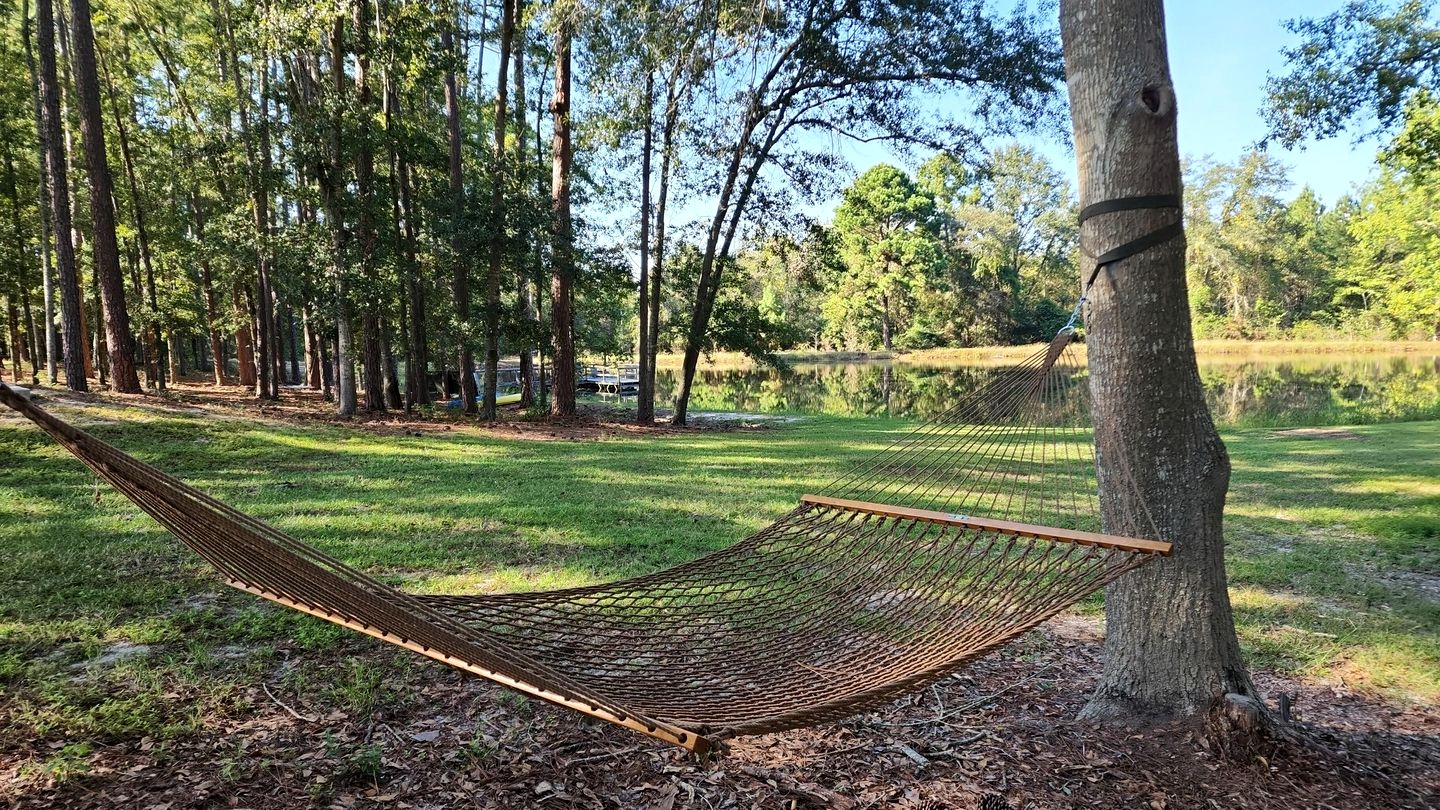 Perfect Couple's or Solo Getaway: 1840s Log Cabin, Claxton, GA