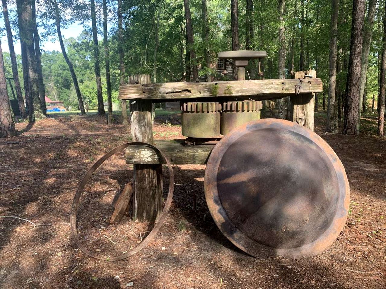 Perfect Couple's or Solo Getaway: 1840s Log Cabin, Claxton, GA