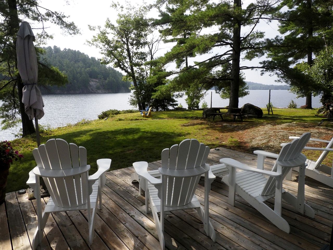Beautiful Lake Tiny House with Amazing Views and Private Dock in Huntsville, Canada