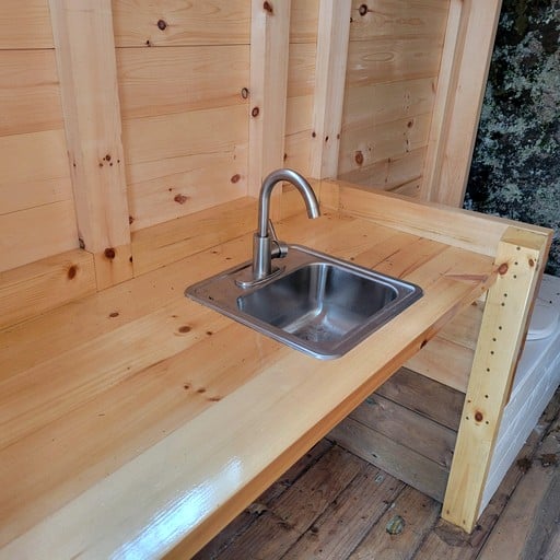 Tiny Houses (Canada, Huntsville, Ontario)