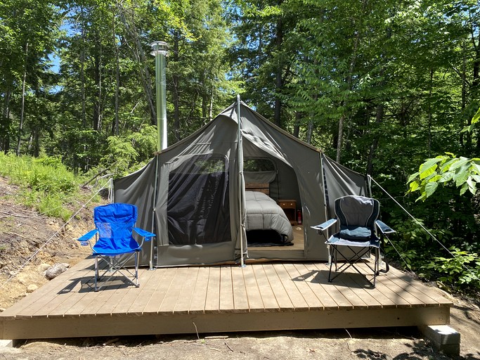 Tented Cabins (United States of America, East Wakefield, New Hampshire)