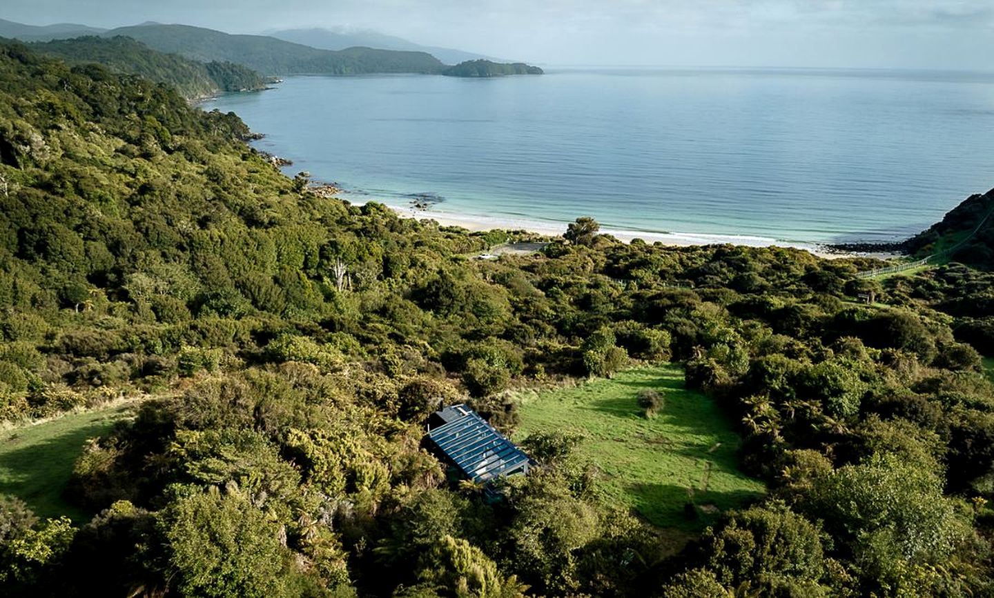 Eco-Sanctuary with Magical Bay Views in Oban, New Zealnd