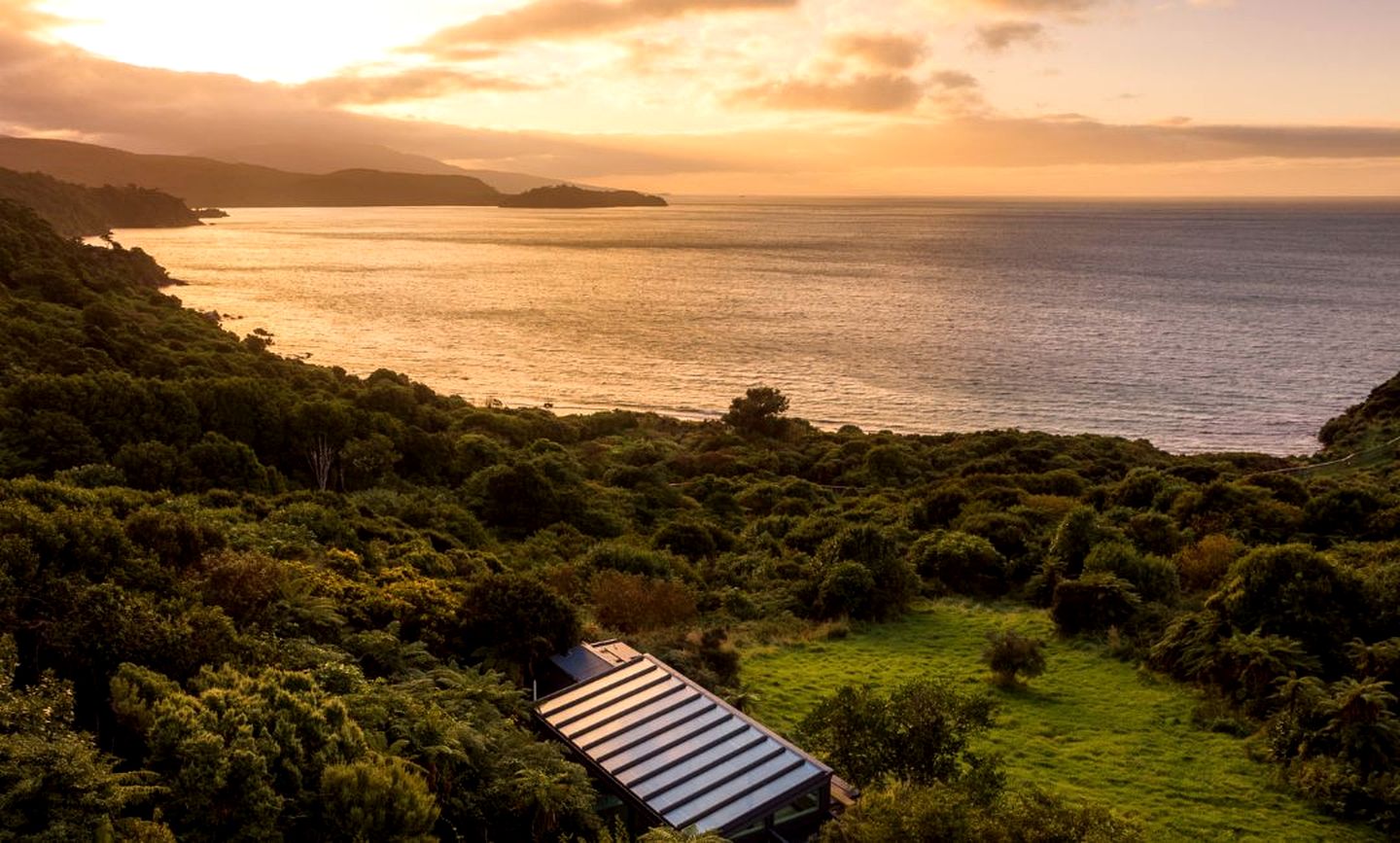 Eco-Sanctuary with Magical Bay Views in Oban, New Zealnd