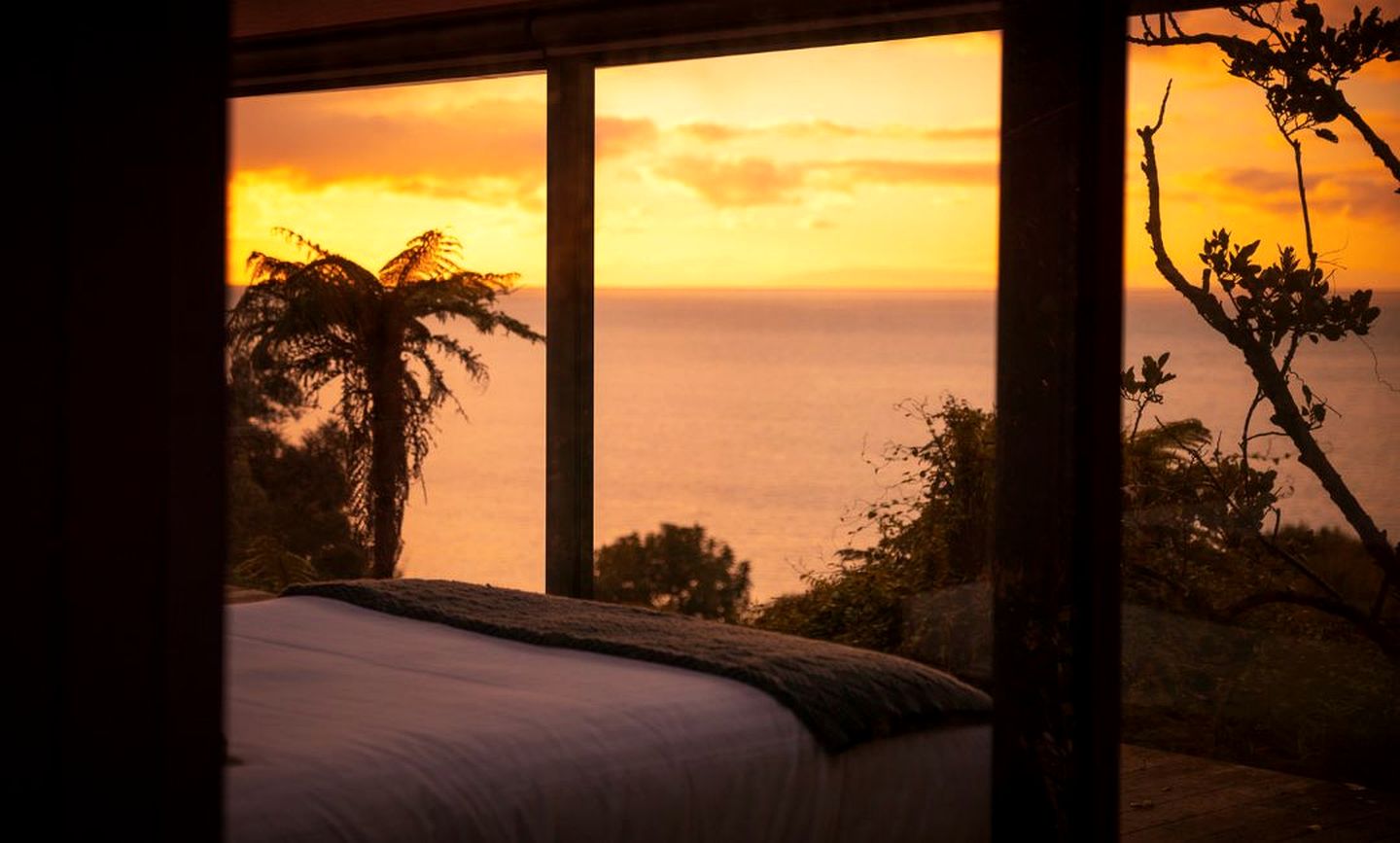 Eco-Sanctuary with Magical Bay Views in Oban, New Zealnd