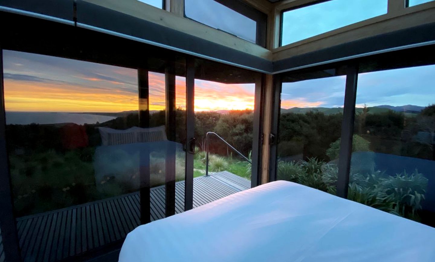 Beautiful Pod with Breathtaking Farm and Sunset Views in Canterbury