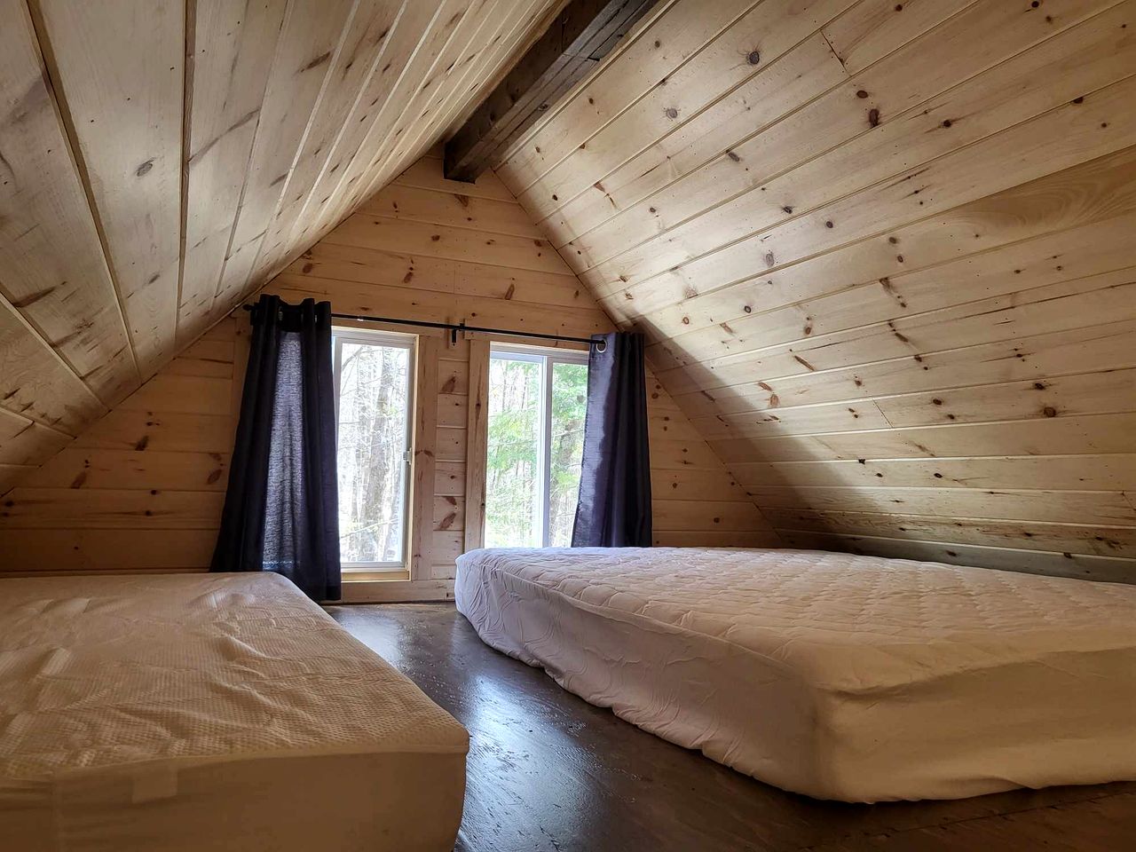 Rustic Cabin with Lofted Interior in Saint-Damien, Quebec