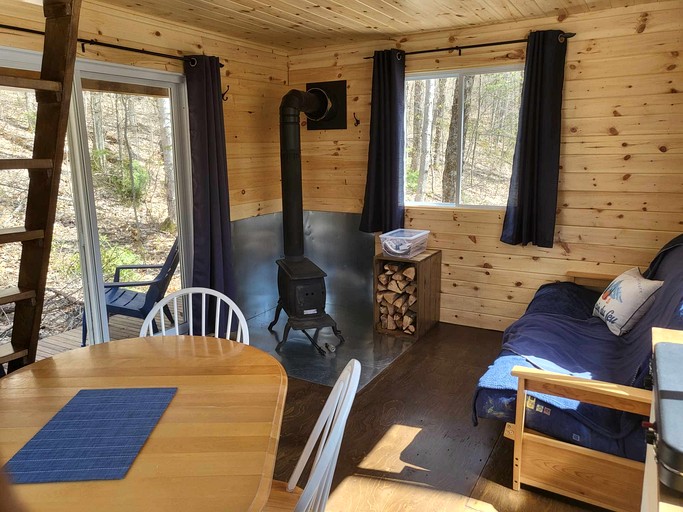 Cabins (Canada, Saint-Damien, Quebec)