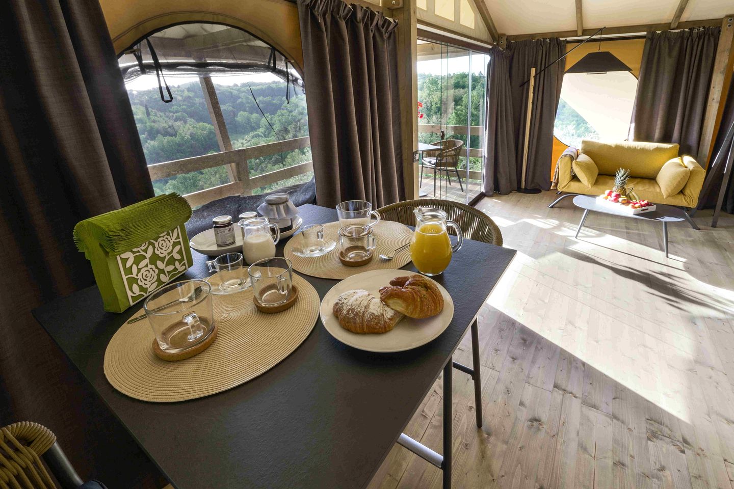 Amazing Safari Tent with Pool and Views in Italy