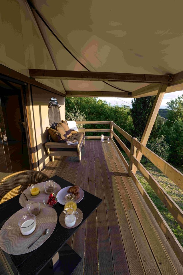 Amazing Safari Tent with Pool and Views in Italy