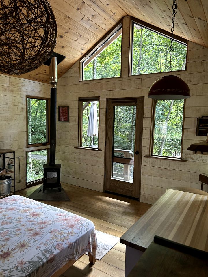 Off Grid Tiny Cabin Ideal for Couples in Burnsville, North Carolina