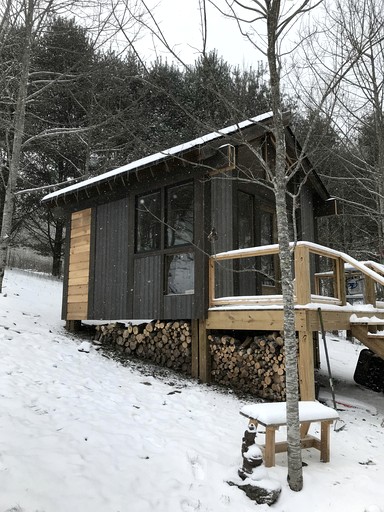 Off Grid Tiny Cabin Ideal for Couples in Burnsville, North Caroline