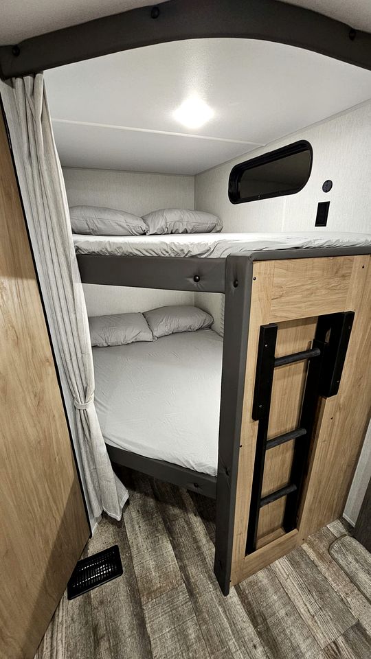 Amazing Camper Fully Equipped in Tampa, Florida