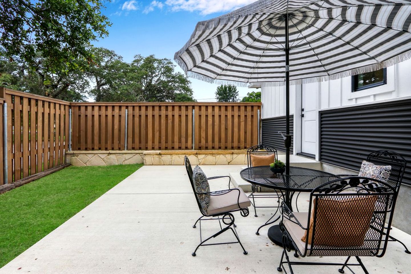 Luxurious Rental with Private Yard and BBQ in Wimberley, Texas