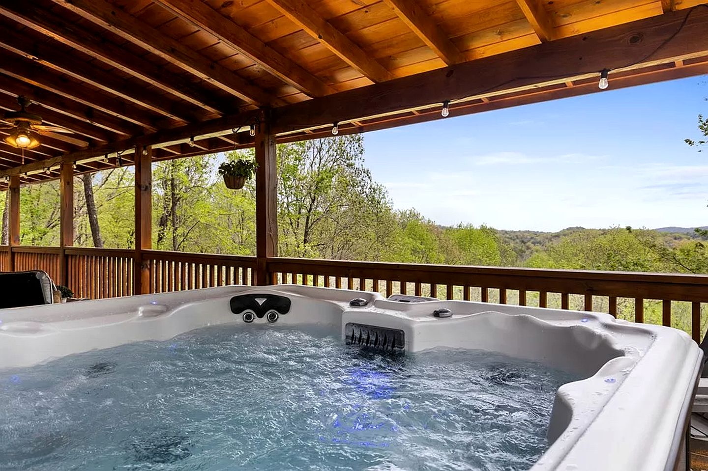 Secluded Cabin in the Woods with Hot Tub and Fire Pit in Blue Ridge, Georgia