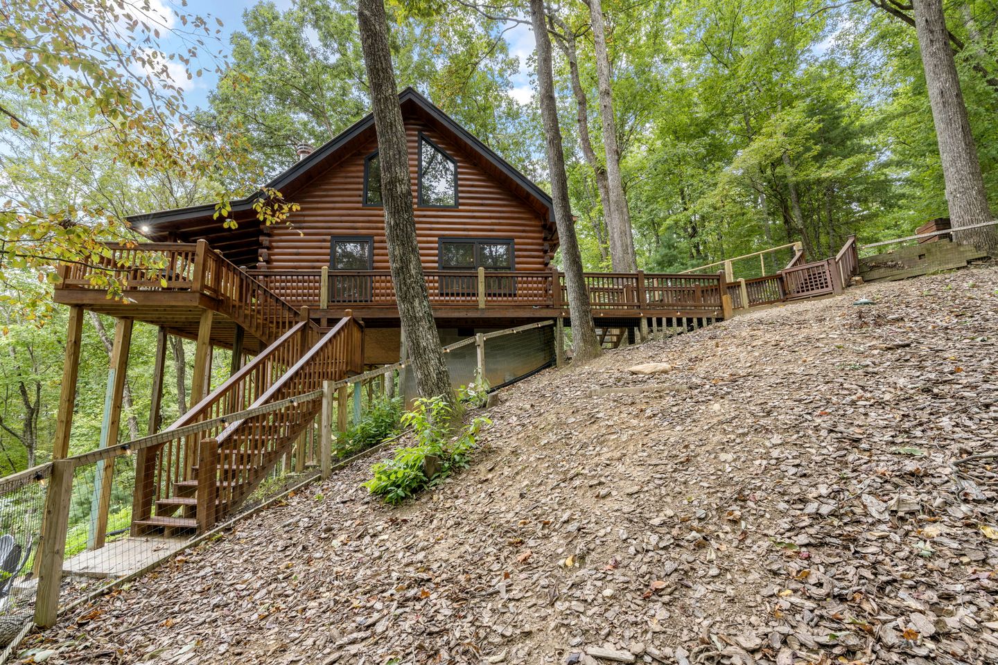 Secluded Cabin in the Woods with Hot Tub and Fire Pit in Blue Ridge, Georgia