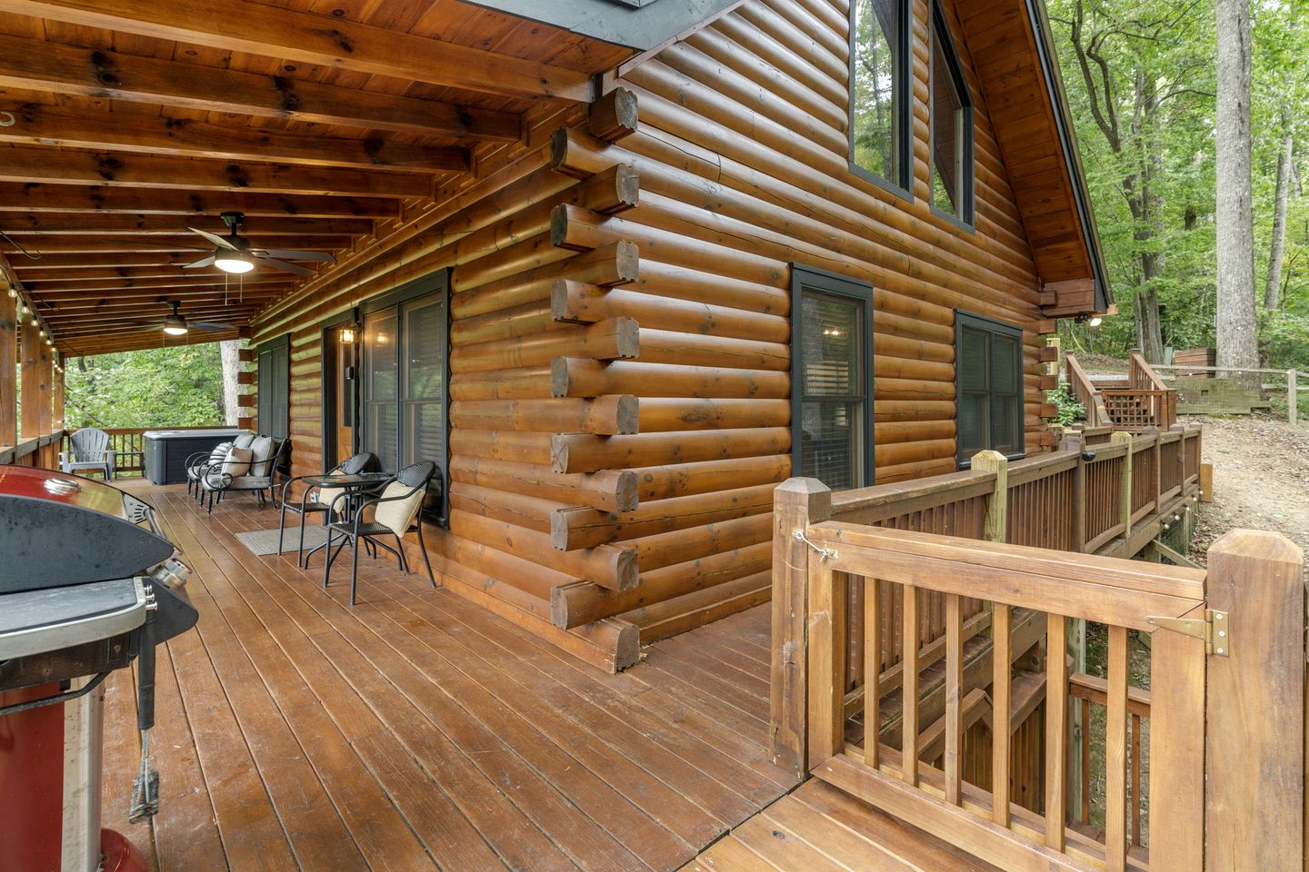 Secluded Cabin in the Woods with Hot Tub and Fire Pit in Blue Ridge, Georgia