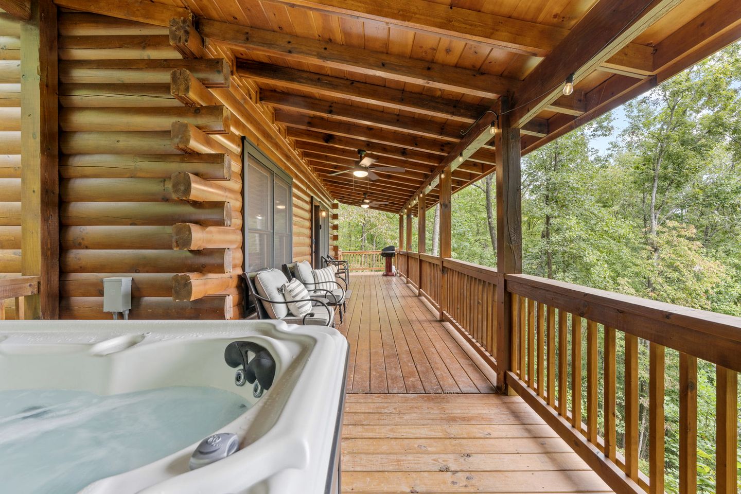 Secluded Cabin in the Woods with Hot Tub and Fire Pit in Blue Ridge, Georgia