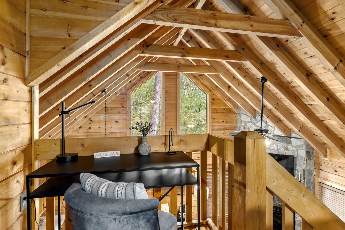 Secluded Cabin in the Woods with Hot Tub and Fire Pit in Blue Ridge, Georgia