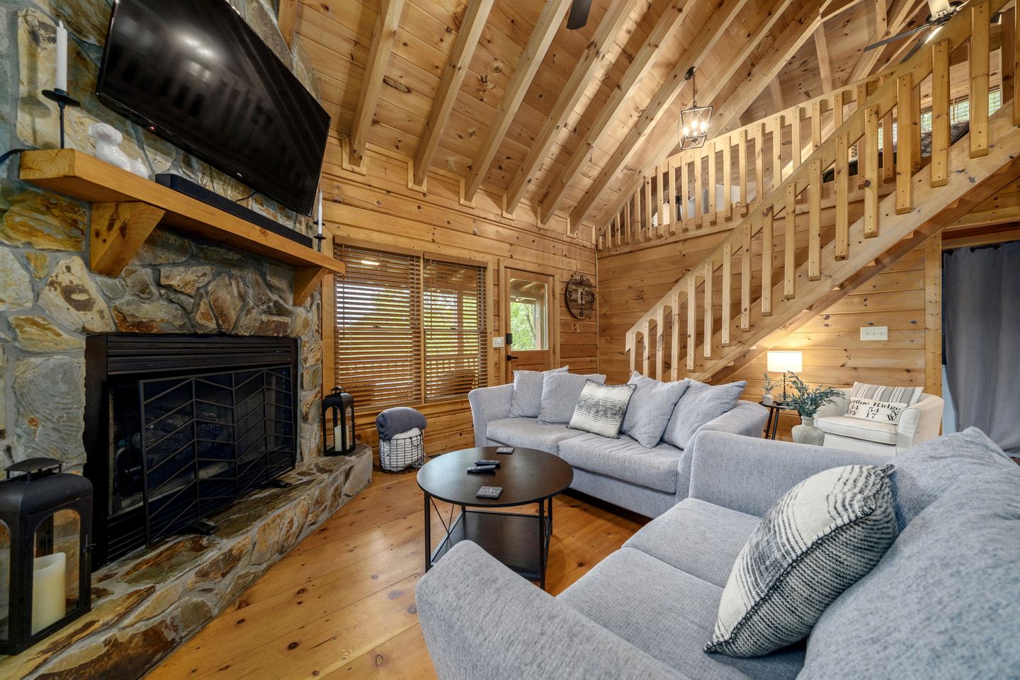 Secluded Cabin in the Woods with Hot Tub and Fire Pit in Blue Ridge, Georgia