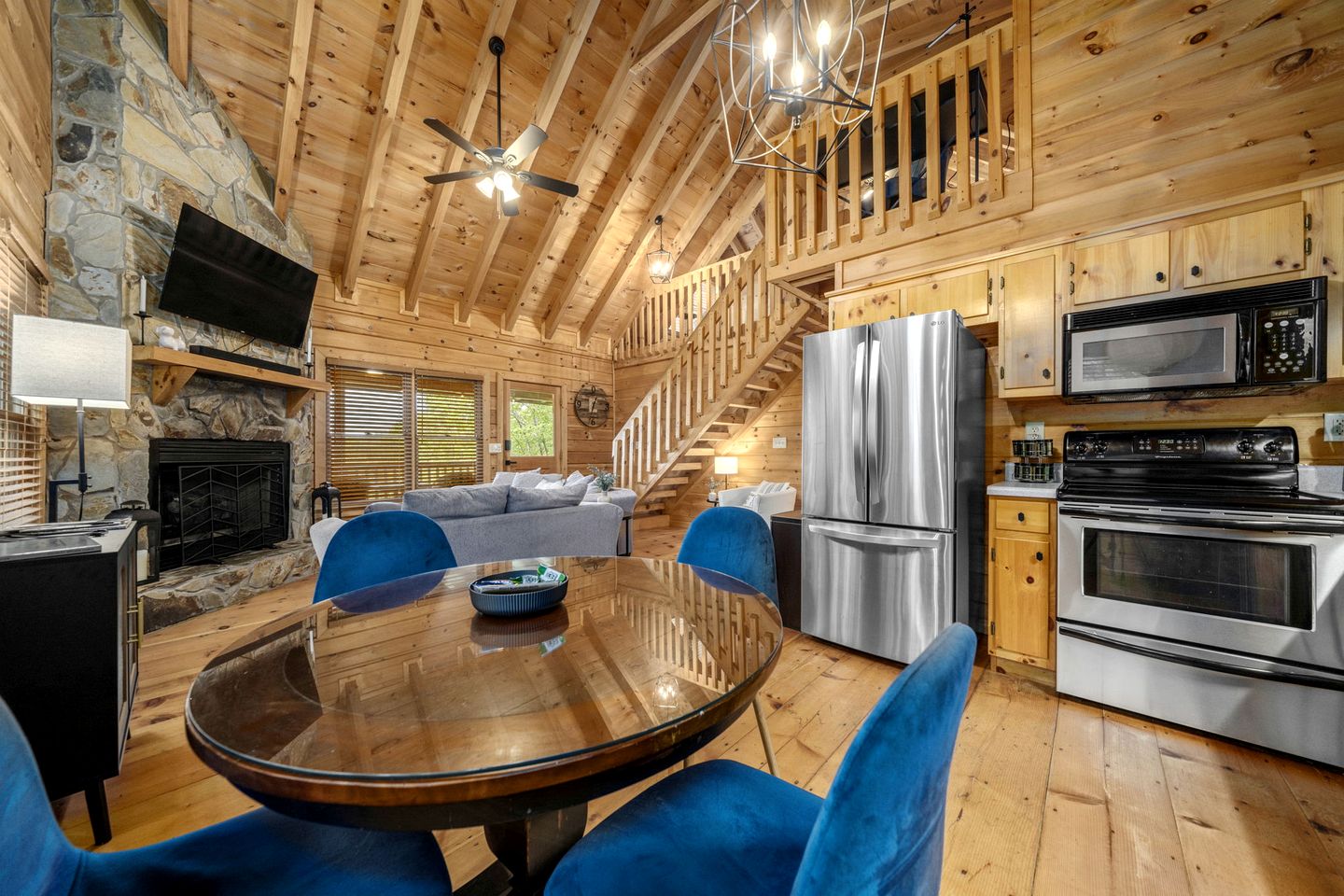 Secluded Cabin in the Woods with Hot Tub and Fire Pit in Blue Ridge, Georgia