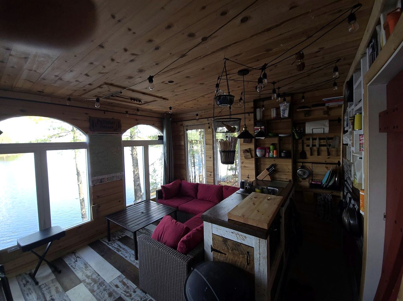 Lakefront Cabin Ideal for a Relaxing Escape in Ontario, Canada