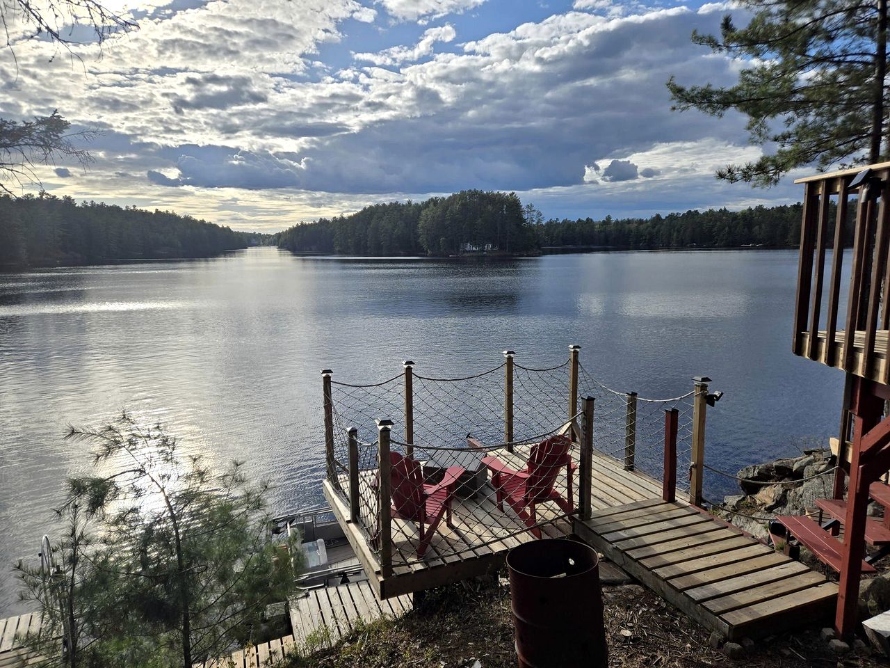 Lakefront Cabin Ideal for a Relaxing Escape in Ontario, Canada