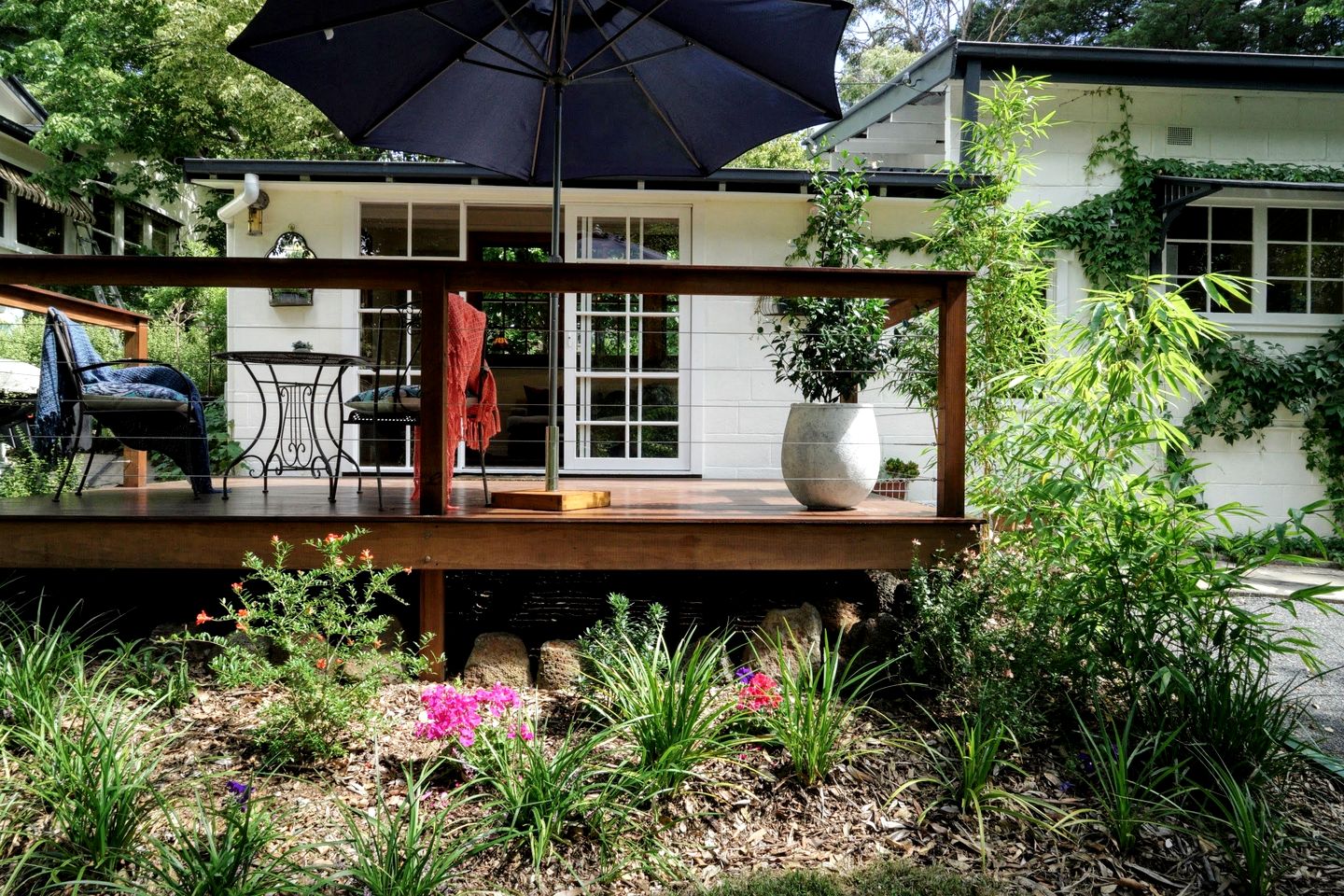 Stylish Elegant Cottage with Beautiful Garden in Victoria