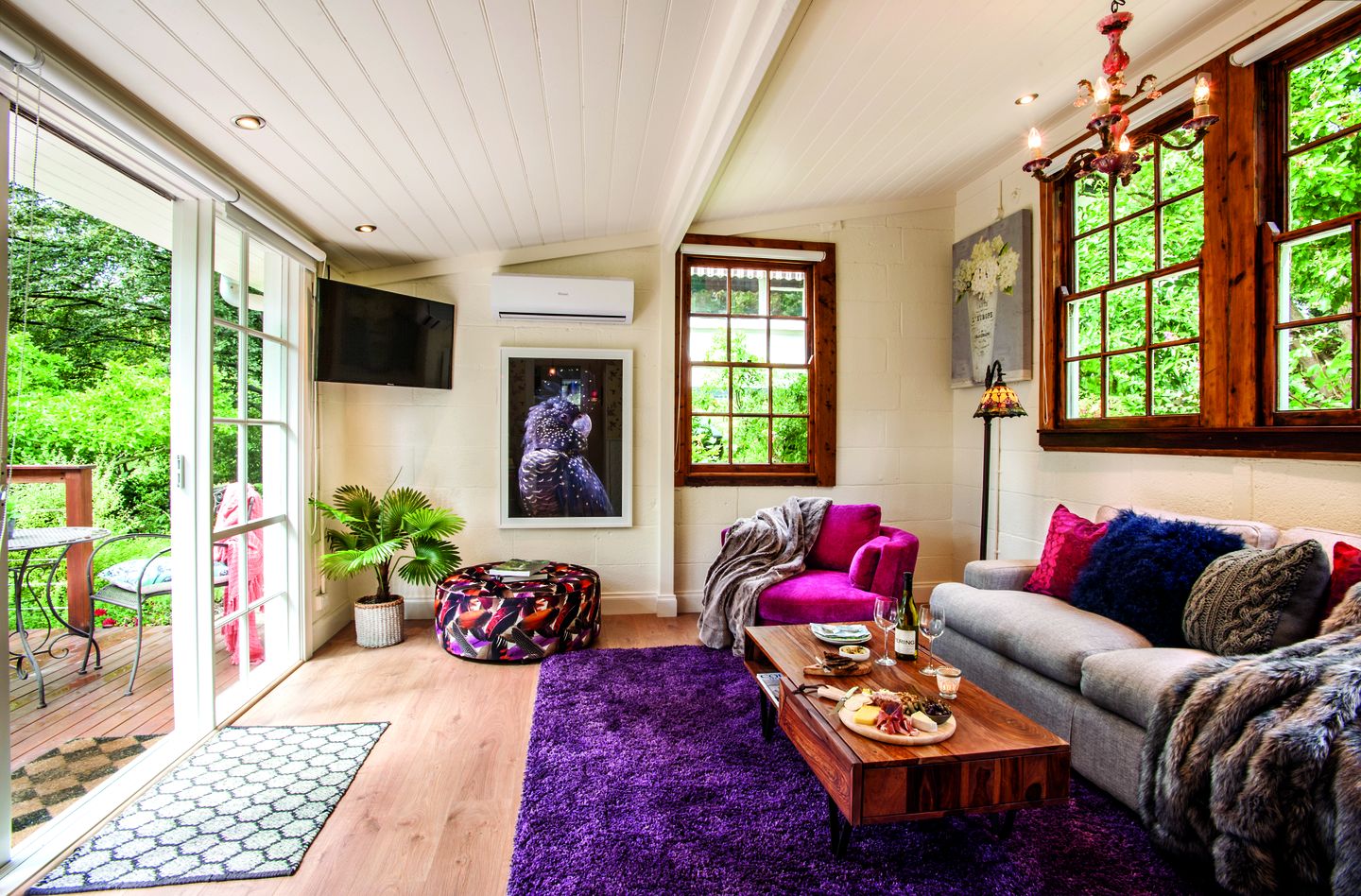 Stylish Elegant Cottage with Beautiful Garden in Victoria