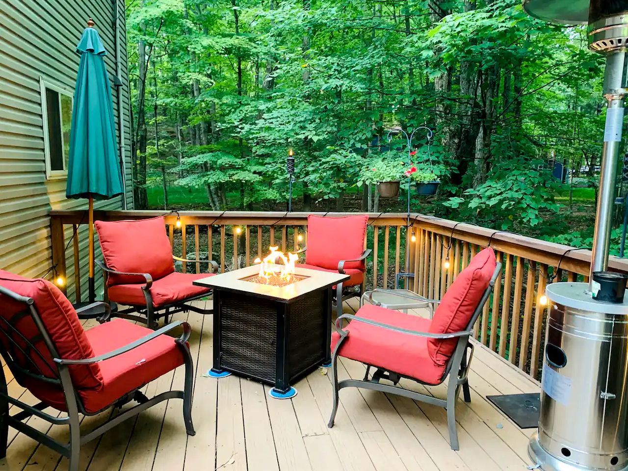 Lake Cabin with Hot-Tub and Deck in Pennsylvania