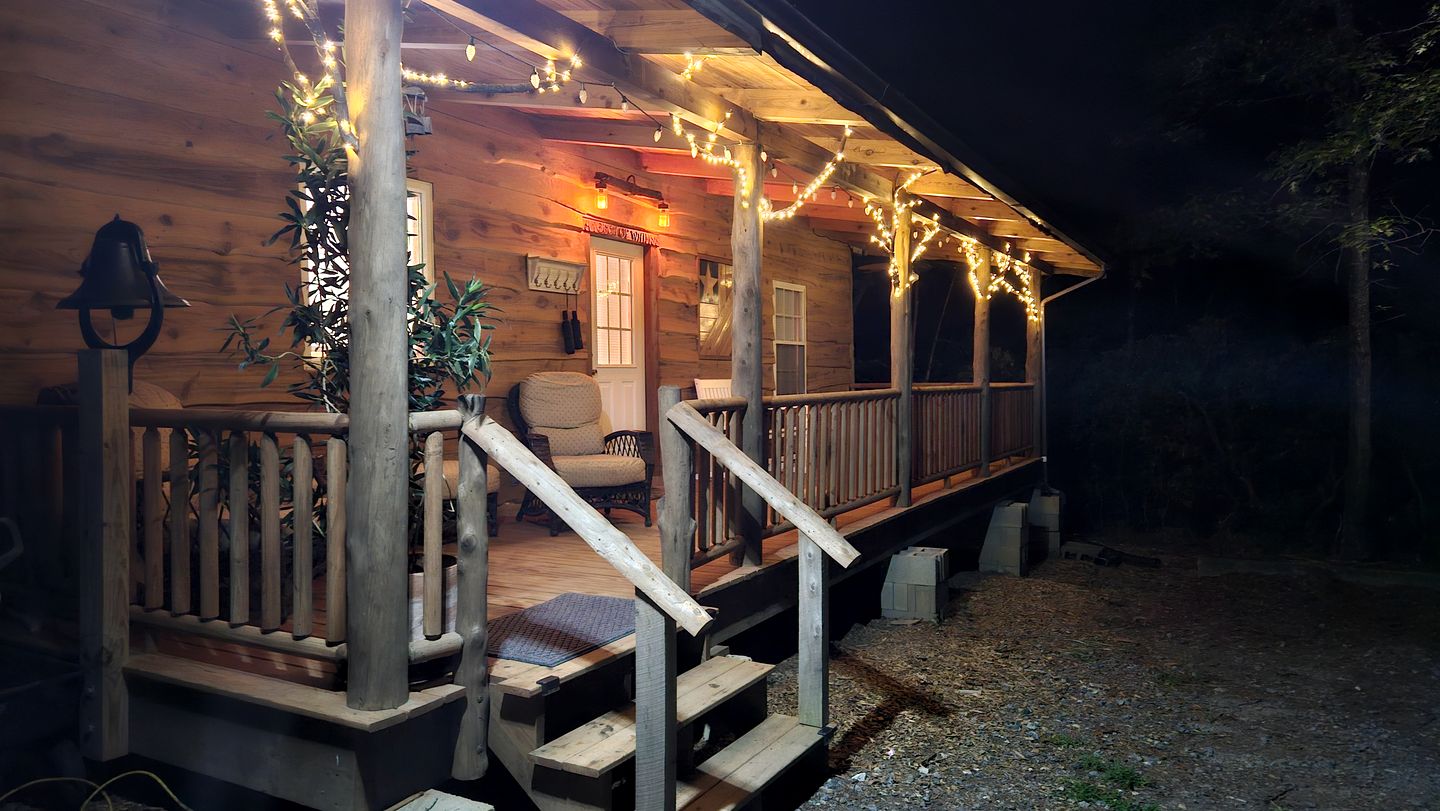 Private Cozy Cabin with Covered Porch in North Carolina