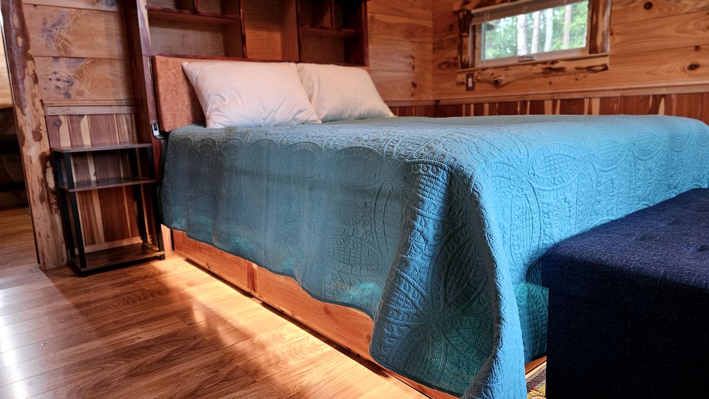 Private Cozy Cabin with Covered Porch in North Carolina
