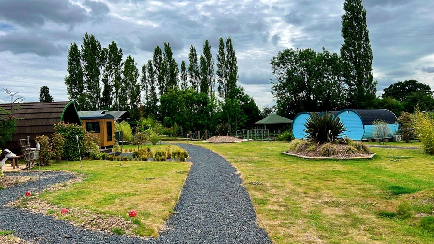 Eco-Friendly Pods with Spacious Interior Perfect fro Groups in England