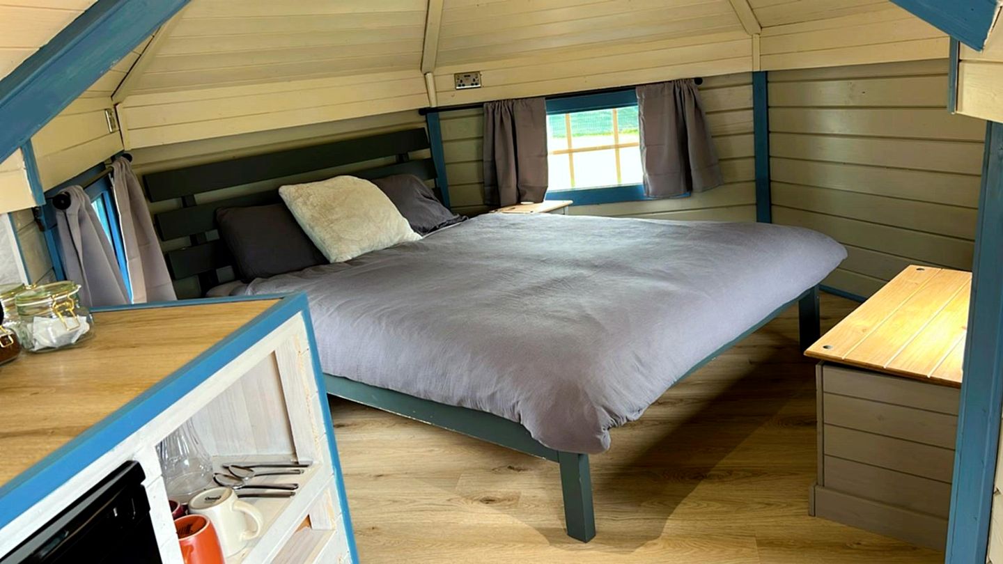 Eco-Friendly Pods with Spacious Interior Perfect fro Groups in England