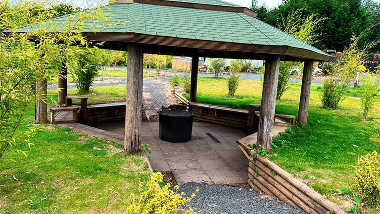 Cabins (United Kingdom, Worcestershire, England)