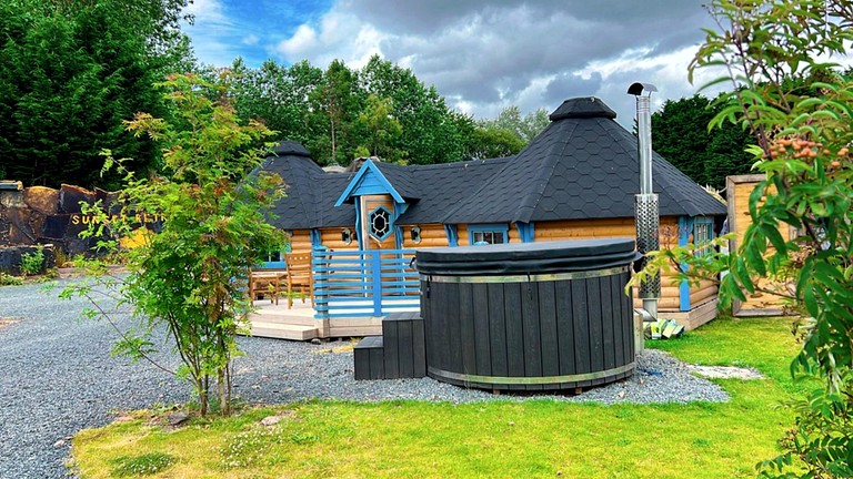 Eco-Friendly Pods with Spacious Interior Perfect fro Groups in England