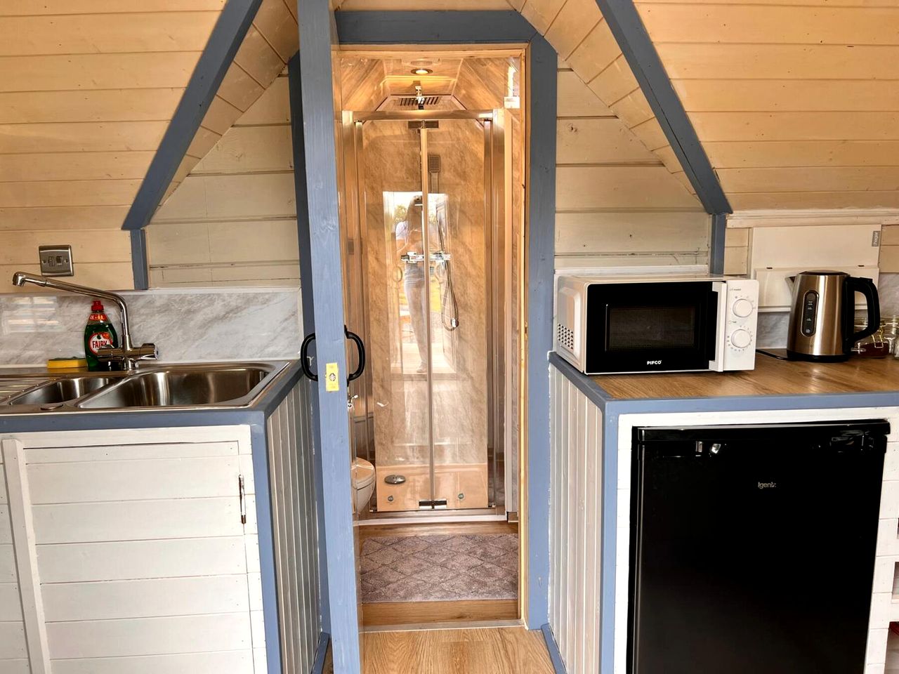 Eco-Friendly Pods with Spacious Interior Perfect fro Groups in England