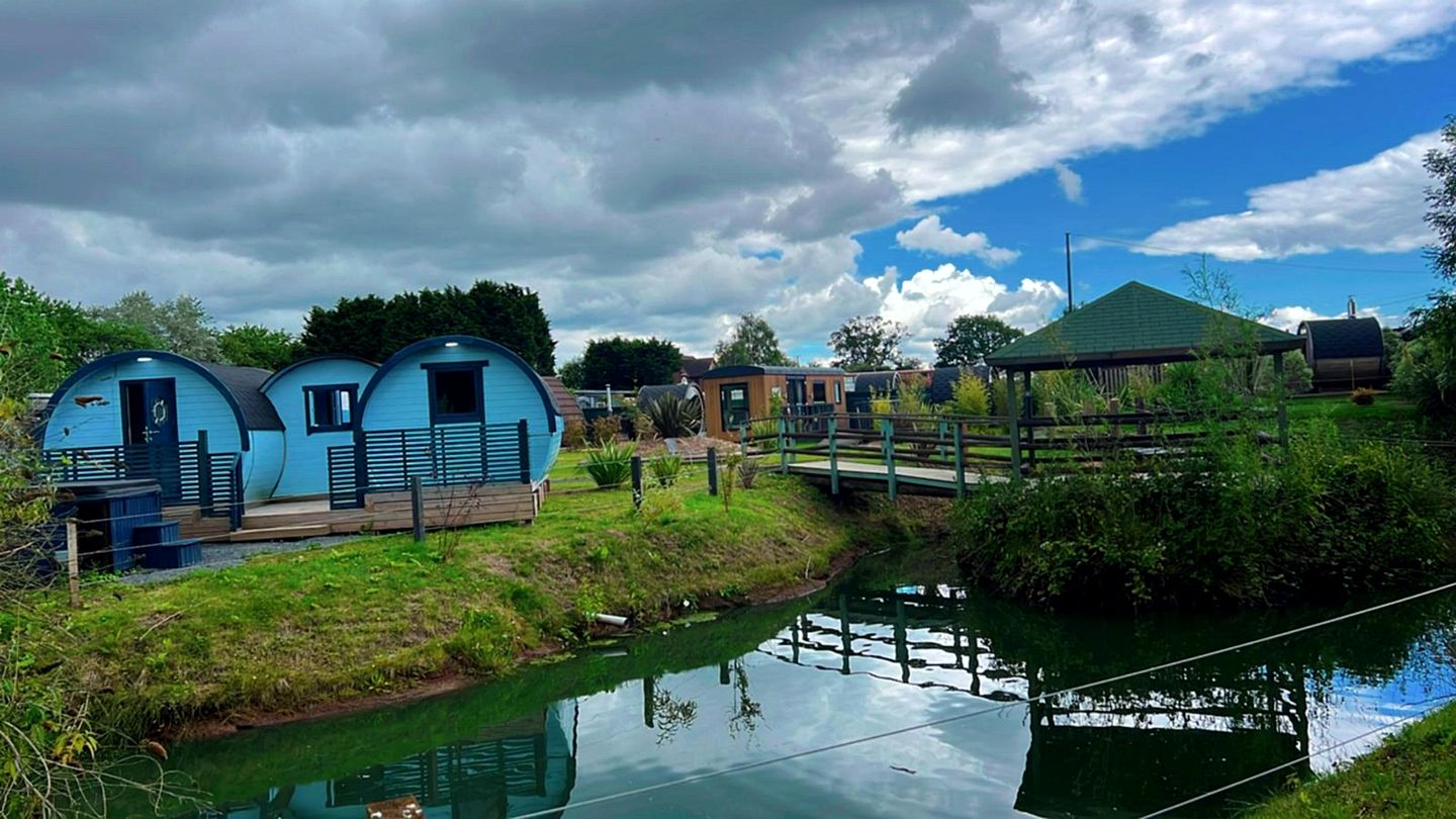 Eco-Friendly Pods with Spacious Interior Perfect fro Groups in England
