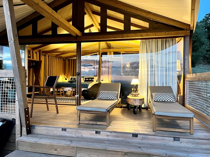 Luxury Tented Cabin with Jacuzzi and Beautiful Toscana Views in Italy
