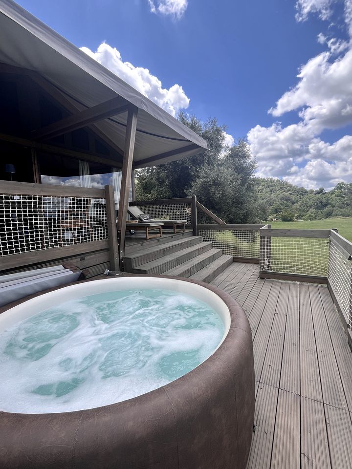 Luxury Tented Cabin with Jacuzzi and Beautiful Toscana Views in Italy