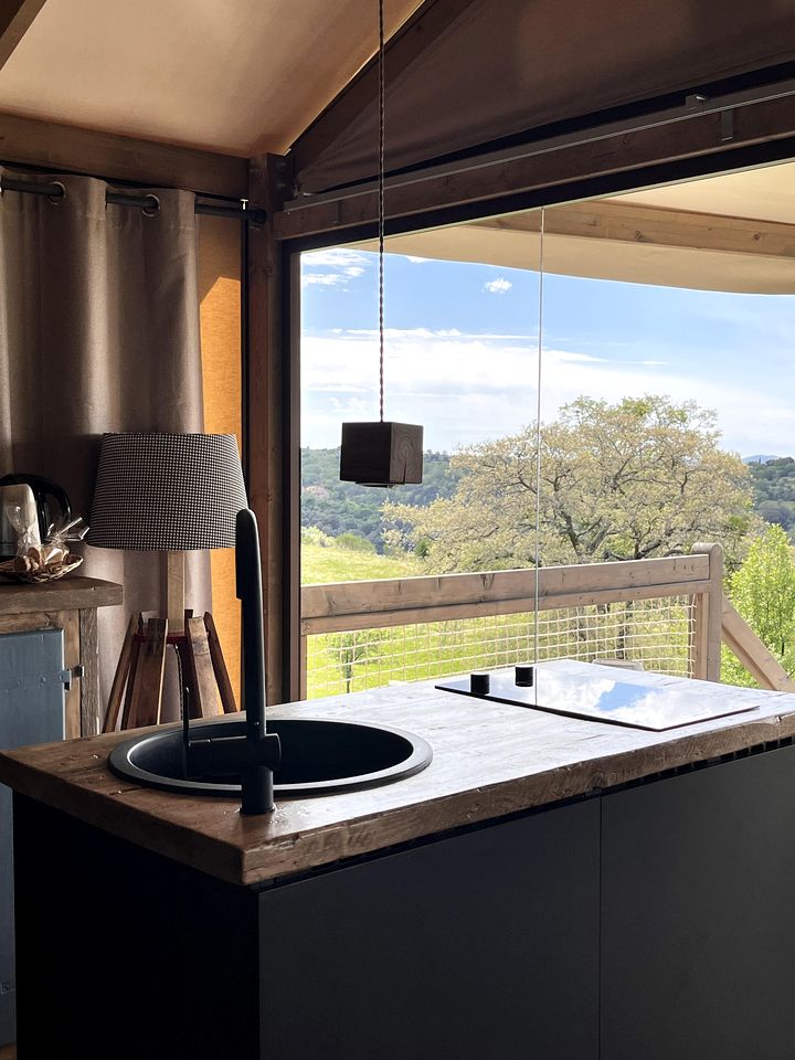 Luxury Tented Cabin with Jacuzzi and Beautiful Toscana Views in Italy