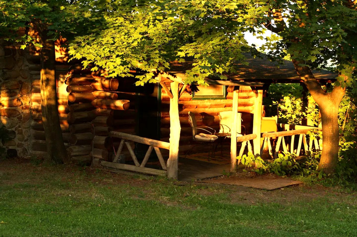 Rustic Cabin Overlooking the Beautiful Seneca Lake in New York