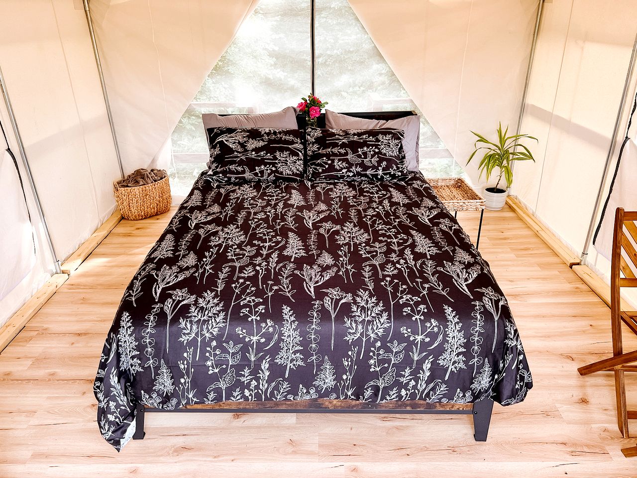 Relaxing Glamping Tents Amazing for an Unforgettable Experience in New Brunswick