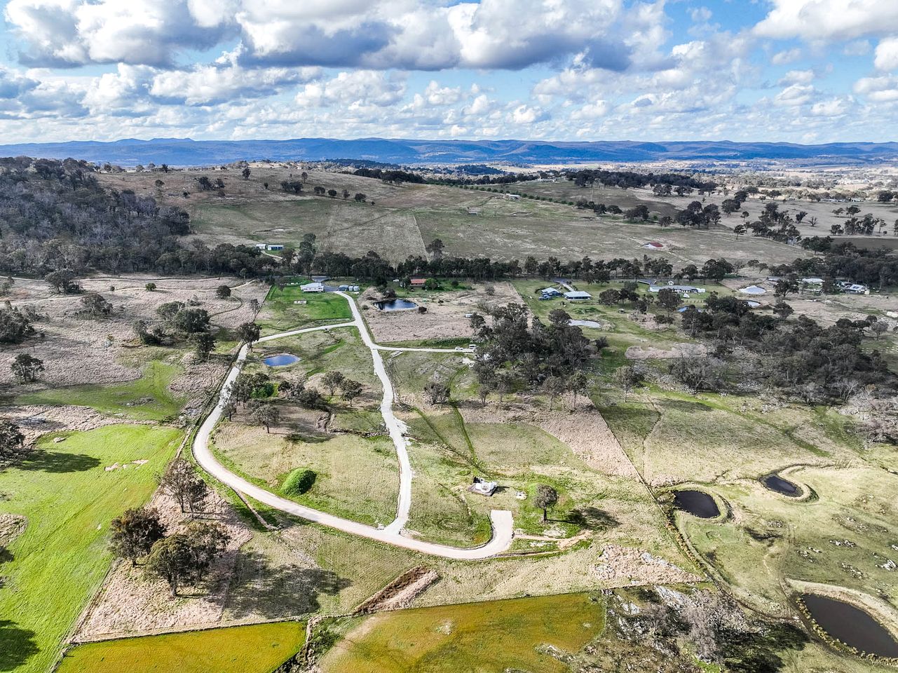 Cute Farmhouse with Gorgeous Countryside Views in New South Wales