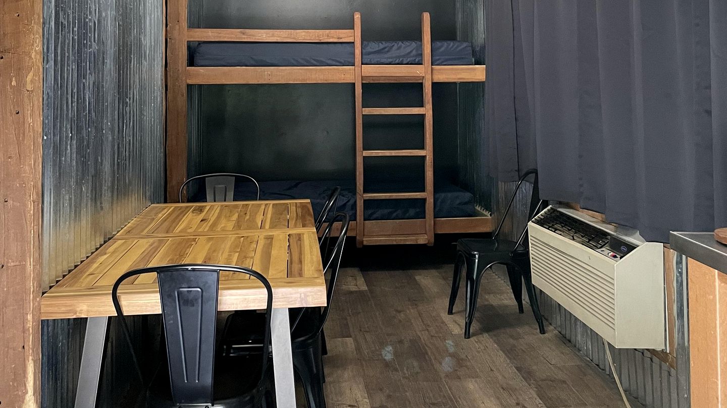 Rustic Cabin Perfect for Small Groups with Picnic Space in Indiana