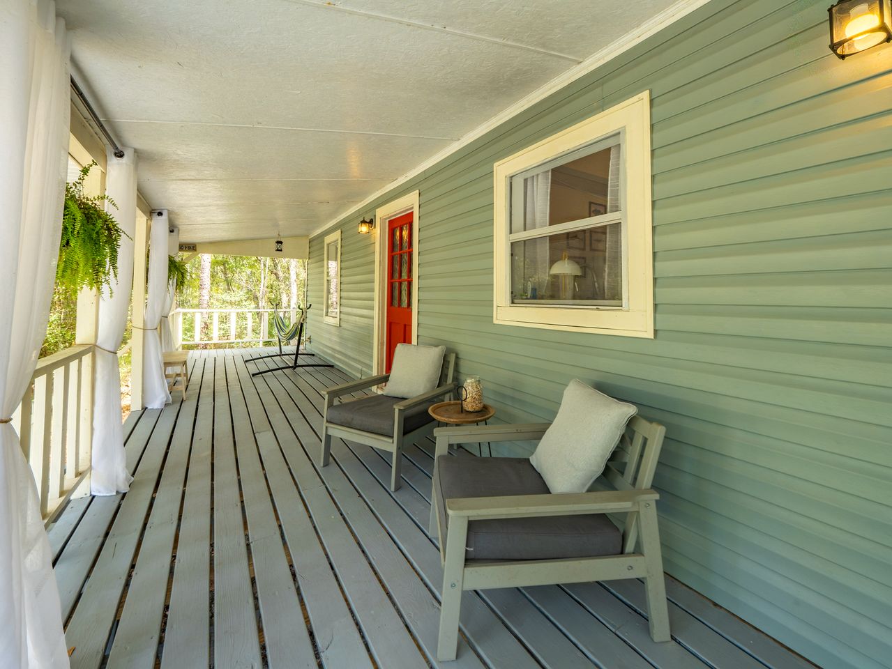 Charming Riverfront Cottage Private Deck and Views in Hortense, Georgia