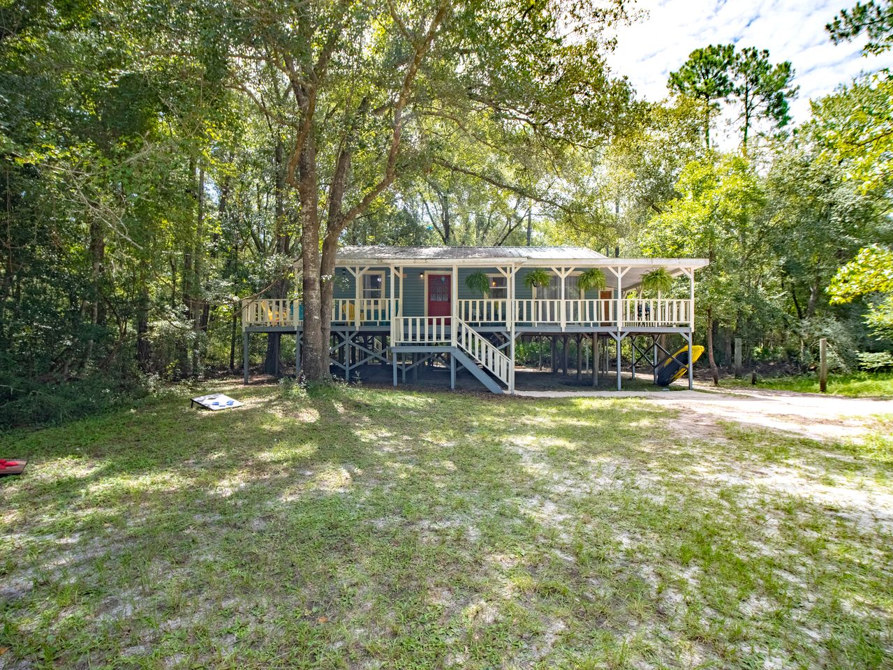 Charming Riverfront Cottage Private Deck and Views in Hortense, Georgia