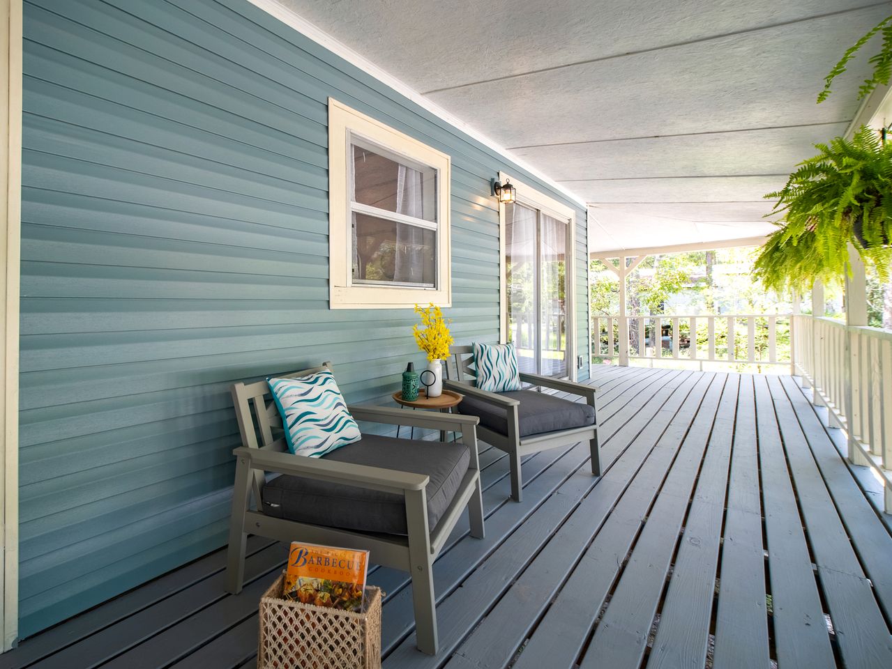 Charming Riverfront Cottage Private Deck and Views in Hortense, Georgia