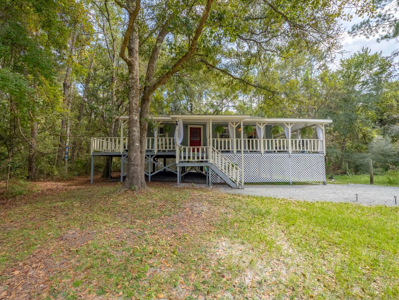 Charming Riverfront Cottage Private Deck and Views in Hortense, Georgia